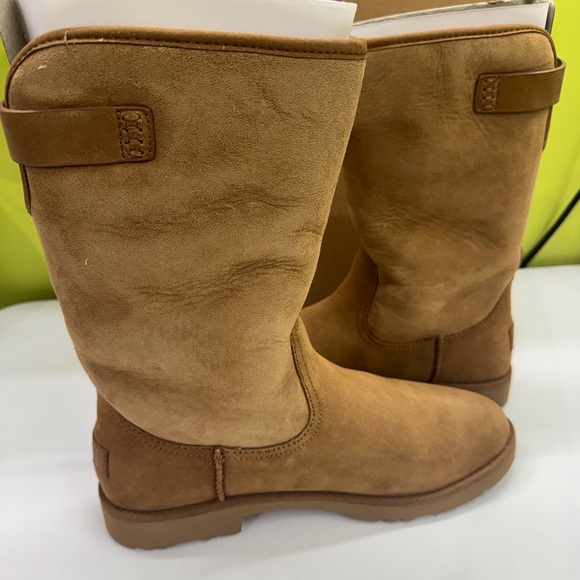 UGG Romely Cuffable Boots - Picture 3 of 5